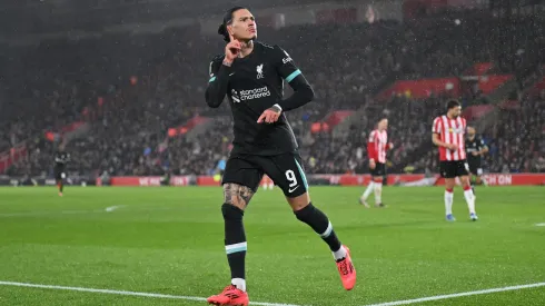 Darwin Núñez, avançado do Liverpool, na Premier League. Foto: Dan Mullan/Getty Images.