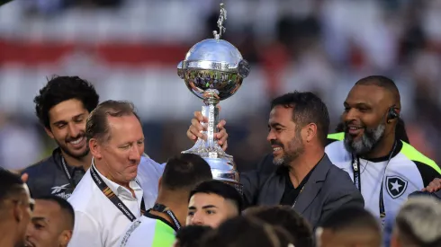 John Textor já encontrou o substituto de Artur Jorge. Foto: Getty Images.