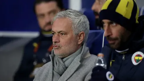 José Mourinho, treinador do Fenerbahçe, durante o jogo com o Rangers. Foto: Getty Images
