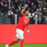 Ex-Sporting Khalid Boulahrouz elogia Pavlidis na goleada do Benfica: “Foram golos fantásticos”