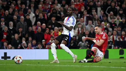 O momento em que Diogo Dalot remata para o segundo golo do Manchester United contra o Lyon. Foto: Getty
