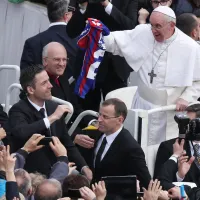 Benfica publica comunicado de pesar pela morte do Papa Francisco; Serie A adia jogos da jornada