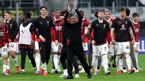 Sérgio Conceição a festejar com a equipa e os adeptos do AC Milan. Foto: Getty