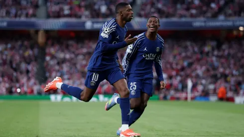 Arsenal e PSG medem forças em Londres. Foto: Getty Images.