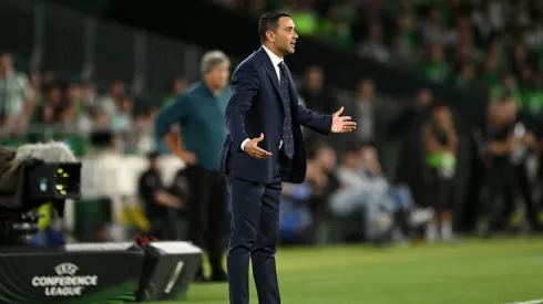 Raffaele Palladino em ação durante o Betis x Fiorentina. Foto: Getty