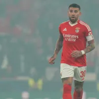 Benfica sofre no final, mas vence Estoril e fica à espera do Sporting