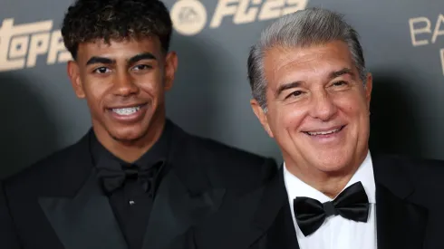 Joan Laporta e Lamine Yamal juntos na cerimónia da Bola de Ouro, em 2024. Foto: Getty