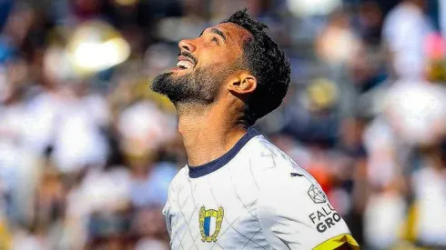 Simon Elisor bisou pelo Famalicão ante o Casa Pia. Foto: conta oficial no X da Liga Portugal