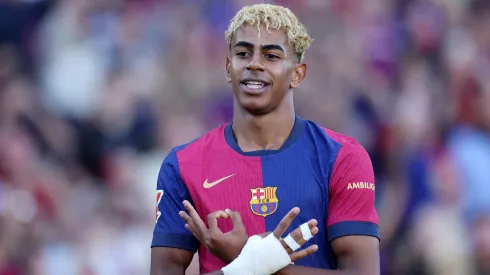 Lamine Yamal é prioridade no Barcelona. Foto: Judit Cartiel/Getty Images.