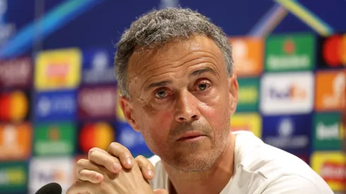 Luis Enrique, do PSG, fala aos jornalistas em Munique. Foto: Alex Davidson/Getty Images