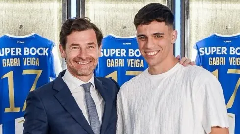 André Villas-Boas e Gabri Veiga na apresentação do novo reforço do FC Porto. Foto: conta oficial no X do FC Porto