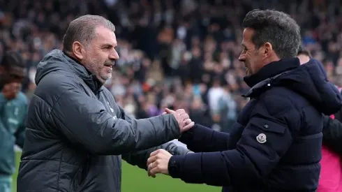 Ange Postecoglou cumprimenta Marco Silva antes de Tottenham x Fulham. Foto: Getty Images