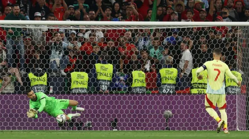 Diogo Costa, guarda-redes de Portugal, foi crucial ao negar o penálti batido por Álvaro Morata