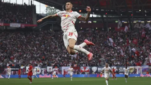 Benjamin Sesko, ponta de lança de 22 anos, tem sido associado ao Arsenal como a nova prioridade em vez do sueco Viktor Gyokeres, do Sporting.