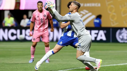 Cláudio Ramos, figura do jogo com o Palmeiras, não evitou a derrota do FC Porto com o Inter Miami.