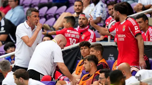 Bruno Lage e Orkun Kokçu provocaram uma polémica durante o Benfica x Auckland City. Foto: Getty
