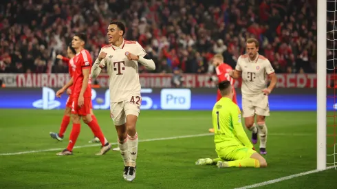 Uma imagem que resume a história dos duelos entre Benfica e Bayern Munique: uma superioridade total do gigante da Baviera.