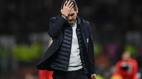 Paulo Fonseca, técnico português do Lyon, encontra-se na expectativa após a despromoção do clube à Ligue 2 por dívidas.