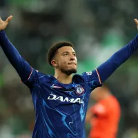 José Mourinho, treinador do Fenerbahçe, quer levar Jadon Sancho, do Manchester United, para a Turquia