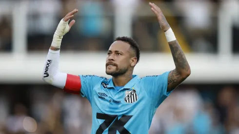 Neymar chegou a acordo para renovar com o Santos e continuar no clube onde despontou para o futebol mundial até ao final do ano.
