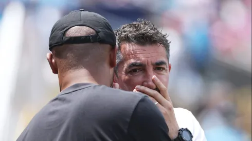 Bruno Lage, do Benfica, à conversa com o treinador do Bayern, Vincent Kompany. Foto: Kevin C. Cox/Getty Images