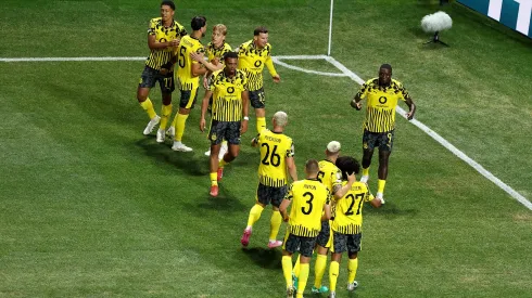 Jogadores do Borussia Dortmund a festejarem o primeiro golo de Serhou Guirassy na partida. Foto: Getty