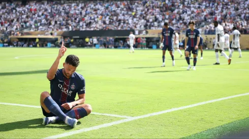 Gonçalo Ramos durante a sua homenagem a Diogo Jota, após o quarto golo no PSG x Real Madrid. Foto: Getty