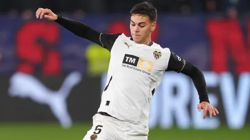 Enzo Barrenechea na mira do Benfica. Foto: Getty Images