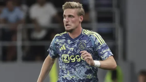 Kenneth Taylor, médio do Ajax e internacional pelos Países Baixos, deixou de ser só um rumor e passou a ser alvo concreto do FC Porto para a nova temporada.