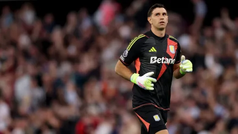 Emiliano Martínez brilhou no Mundial 2022 ao serviço da Argentina e tem sido uma das estrelas do Aston Villa na Premier League.