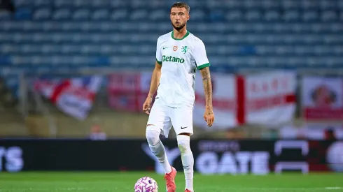 Zeno Debast, defesa do Sporting, durante o jogo com o Sunderland. Foto: Getty Images