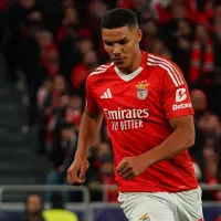 Alexander Bah, lateral dinamarquês do Benfica, vai ser sujeito a uma “pequena intervenção cirúrgica” ao joelho esquerdo