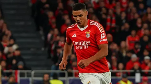 Alexander Bah, do Benfica, vai ser novamente operado. Foto: Gualter Fatia/Getty Images