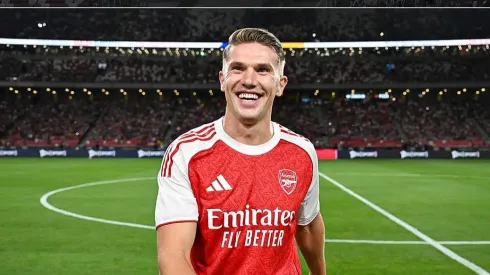 Viktor Gyokeres na apresentação aos adeptos do Arsenal em Singapura. Reprodução/Instagram oficial de Viktor Gyokeres