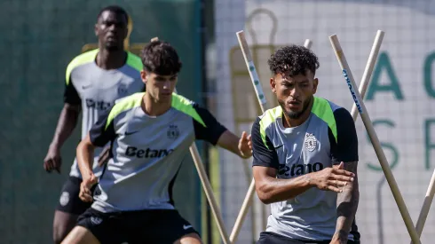 Luis Suárez, reforço do ataque leonino, realizou o primeiro treino com o plantel do Sporting.