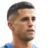 José Mourinho equaciona a contratação de João Cancelo para reforçar defesa do Fenerbahçe, avança Imprensa turca