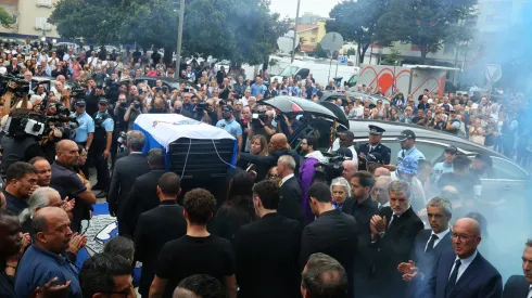 No último adeus ao 'Bicho', ao 'Capitão', um mar de gente, adeptos, amigos, familiares, prestou a homenagem final ao histórico central portista.