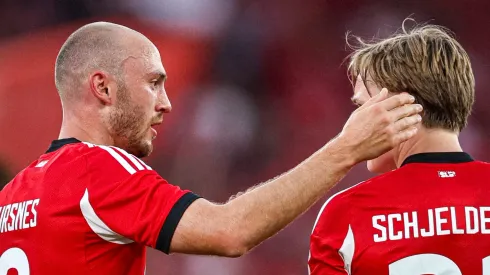 Aursnes e Schjelderup fizeram os golos e assistências do 2-0 do Benfica na primeira parte com o Nice. Foto: conta oficial no X do SL Benfica