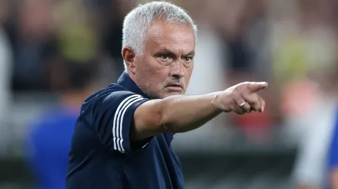 José Mourinho aponta ao Fenerbahçe x Benfica. Foto: Getty Images