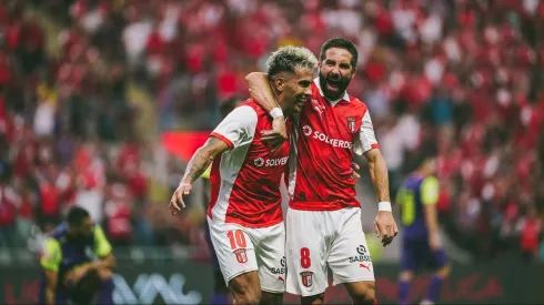 Rodrigo Zalazar (com João Moutinho ao lado) foi decisivo na vitória contra o Cluj. Foto: SC Braga
