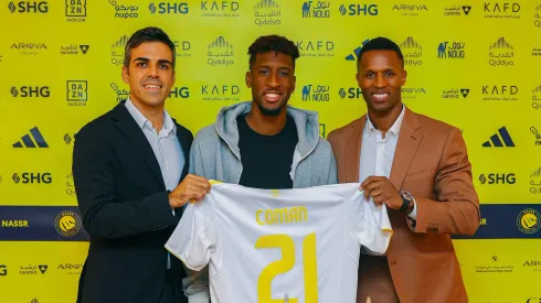 Kingsley Coman apresentado no Al-Nassr. Foto: conta oficial no X do Al-Nassr