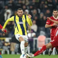 Cenk Tosun lesiona-se no Fenerbahçe e desfalca opções de José Mourinho para o Benfica