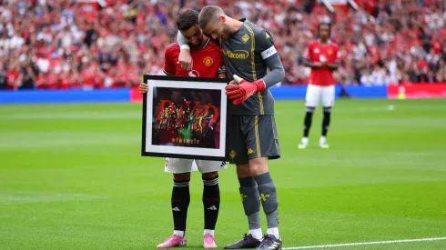 Bruno Fernandes homenageia De Gea no Manchester United. Foto: Molly Darlington/Getty Images