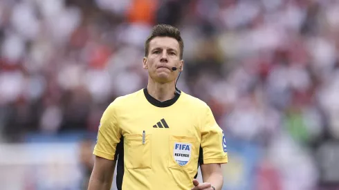 Árbitro Daniel Siebert. Foto: Getty Images