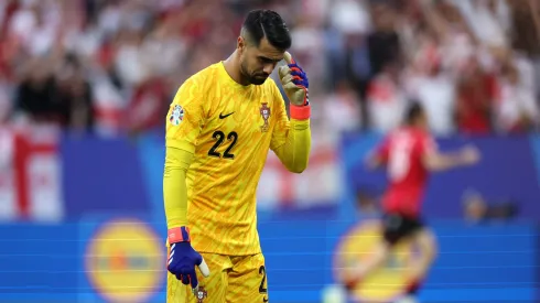 O Galatasaray achou que 20 milhões de euros eram suficientes para contratar o capitão e dono da baliza do FC Porto e número um da Seleção Portuguesa.