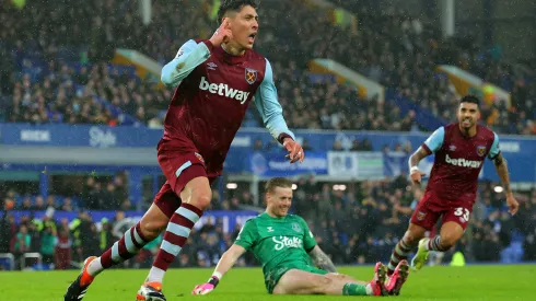 Edson Álvarez, médio internacional mexicano do West Ham, é desejado pelo FC Porto, que já avançou com proposta de empréstimo pelo jogador.