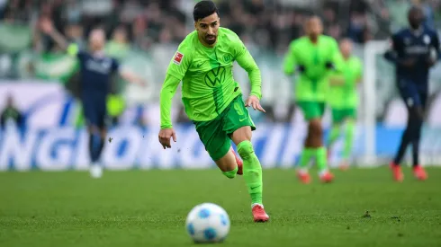 Mohamed Amoura, avançado do Wolfsburgo, é reforço desejado pelo Benfica para 2025/26.