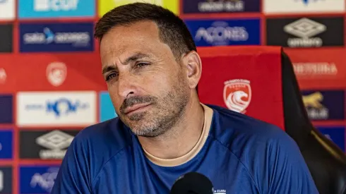 Vasco Matos, treinador do Santa Clara, na habitual conferência de imprensa de antevisão ao próximo jogo da Liga Conferência.