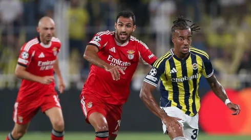 Vangelis Pavlidis, do Benfica, frente ao Fenerbahçe. Foto: Ahmad Mora/Getty Images