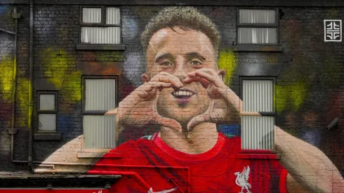 O mural do artista John Culshaw, em Liverpool, é uma das mais marcantes homenagens feitas a Diogo Jota após o seu falecimento.